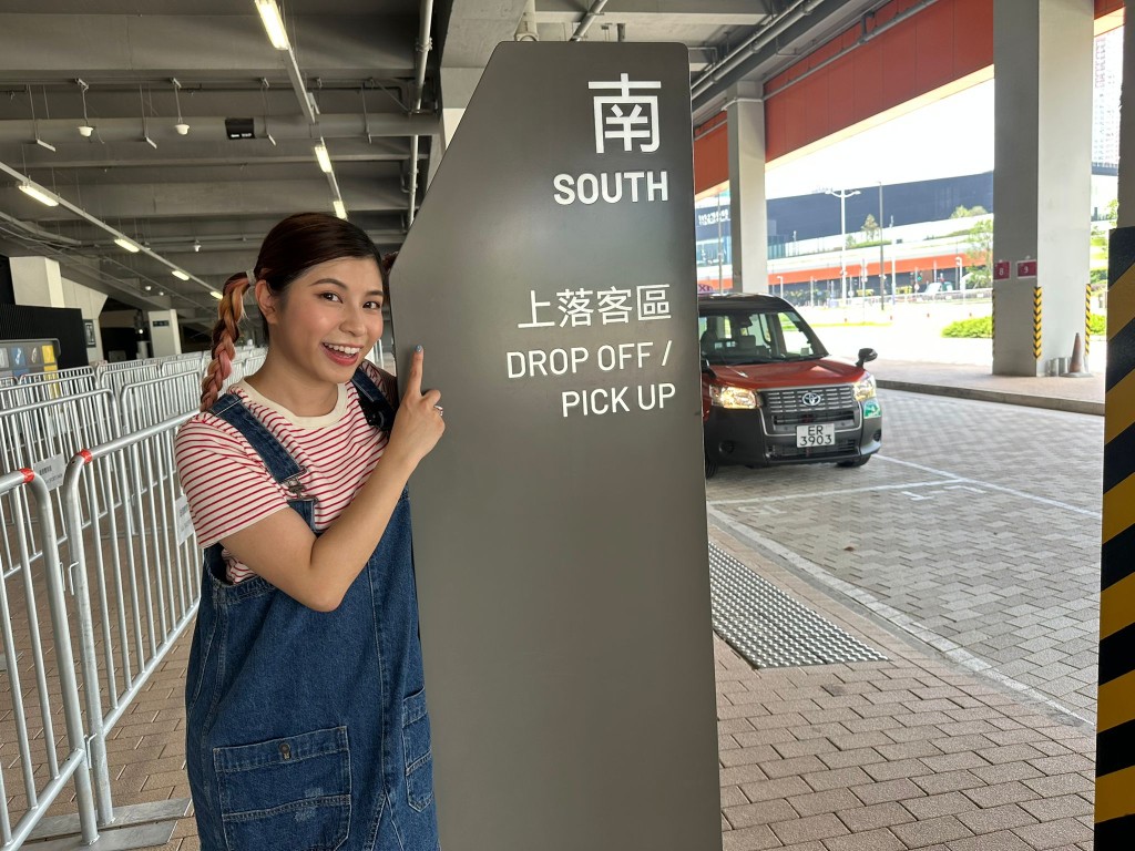 觀眾請於主場館H閘外乘坐扶手電梯到G層的士上落客區乘搭的士。