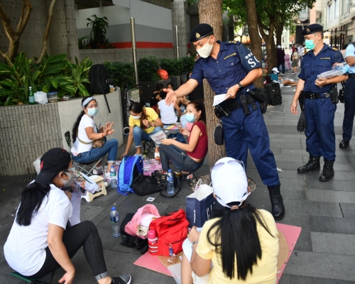 警方不時派員巡查外傭聚集情況。資料圖片
