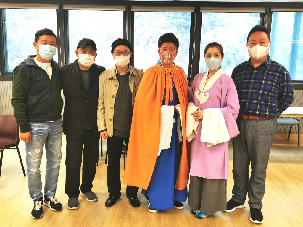台前幕後台柱(左起)高潤權、廖國森、阮兆輝、尹光、謝曉瑩、高潤鴻。