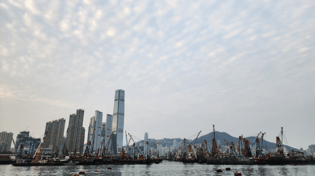 本港地區今日短暫時間有陽光,局部地區有驟雨。黎志偉攝 本港地區今日短暫時間有陽光,局部地區有驟雨。黎志偉攝