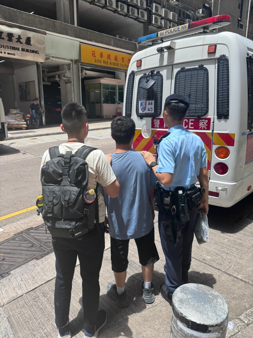警方聯同入境處展開反非法勞工及掃黃聯合行動。警方圖片 警方聯同入境處展開反非法勞工及掃黃聯合行動。警方圖片