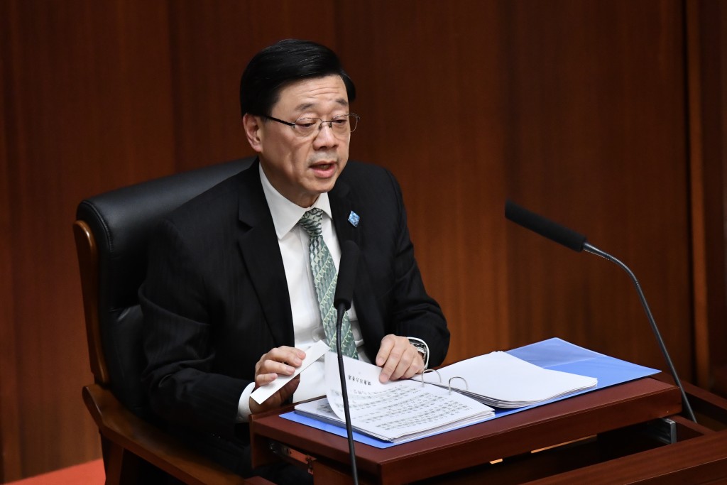 李家超剛今早發宣布本港首份「五年規劃」及任內最後一份《施政報告》。 李家超剛今早發宣布本港首份「五年規劃」及任內最後一份《施政報告》。