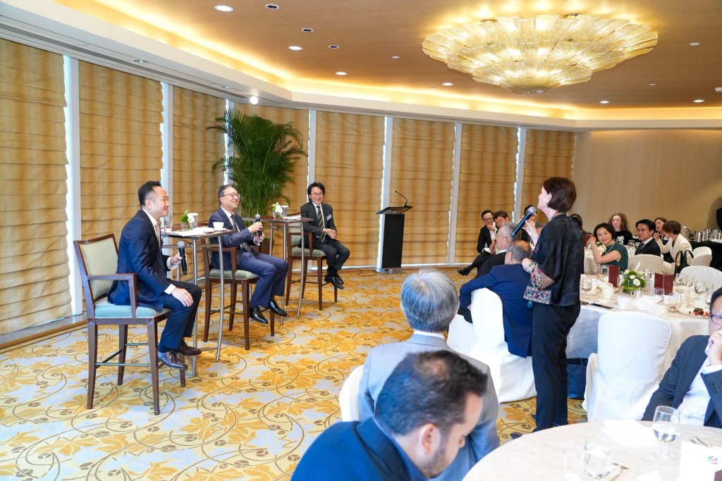 律政司司長林定國（左二）。林定國FB圖片