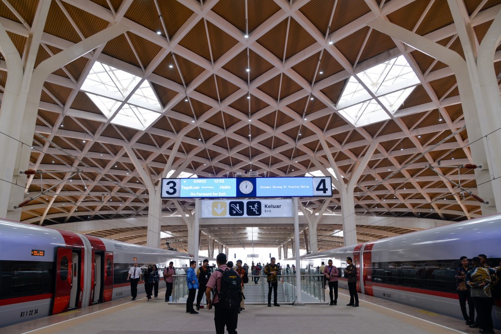 雅萬高鐵是東南亞首條高鐵。圖為印尼雅加達哈利姆高鐵站。 新華社