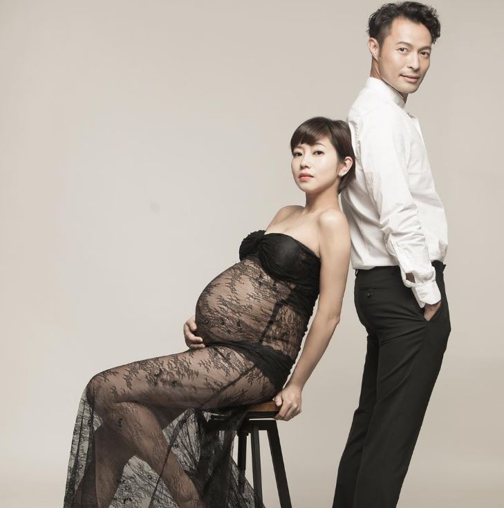 張達倫去年底跟拍拖兩年的圈外女友陳鳳玲結婚。