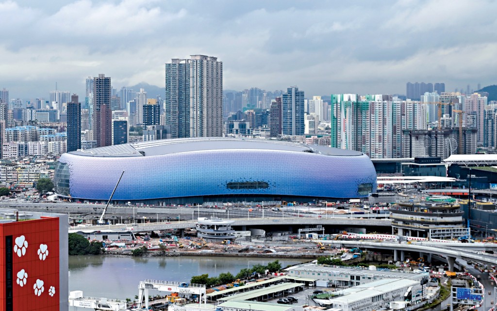 啟德體育園主要設施預計年底落成，英國樂隊Coldplay將於明年4月到來舉行三場演唱會。