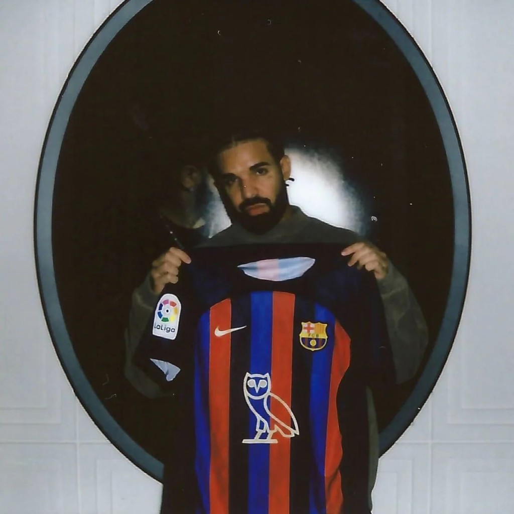 巴塞隆拿的心口标志，将由Spotify改为Drake旗下品牌「OVO猫头鹰标志」。