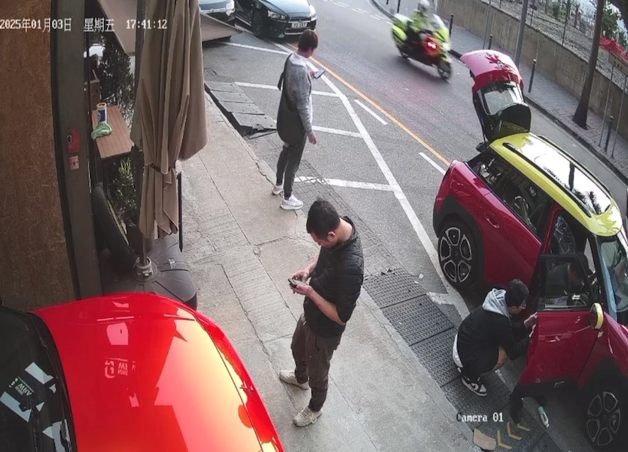 尾隨的交通警響號追截。