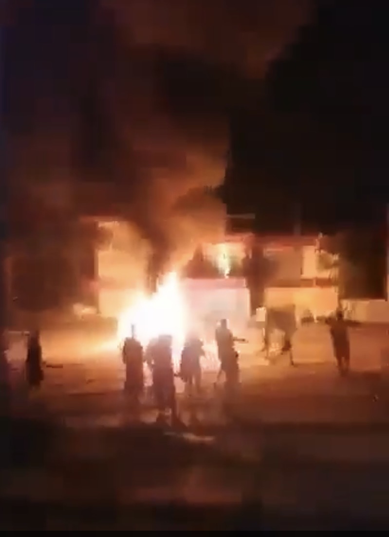 古巴中部城市莫龍(Morón)有人破壞當地共產黨辦公室。 X@sgtnewsnetwork 古巴中部城市莫龍(Morón)有人破壞當地共產黨辦公室。 X@sgtnewsnetwork