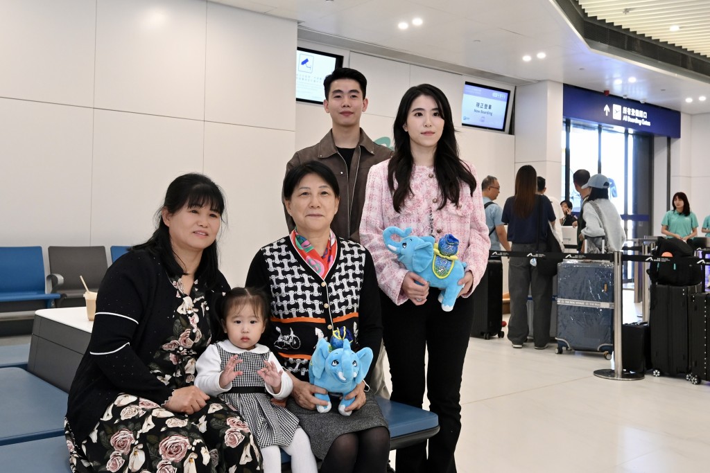 來自廣州的蔡小姐一家五口。 來自廣州的蔡小姐一家五口。