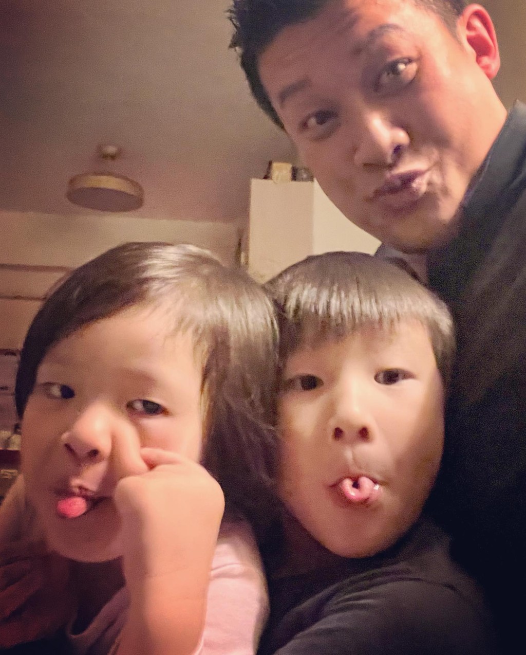 一蚊Joe游茛維育有大仔游子辰(Morgan)、細女Meagan 一蚊Joe游茛維育有大仔游子辰(Morgan)、細女Meagan