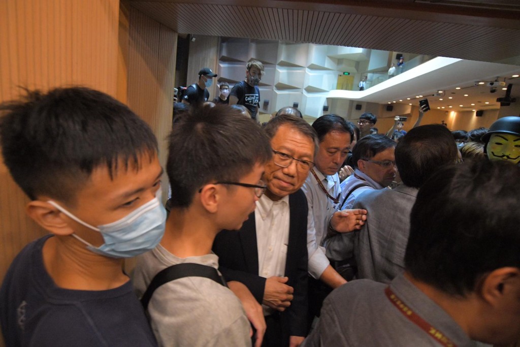 段崇智被學生包圍