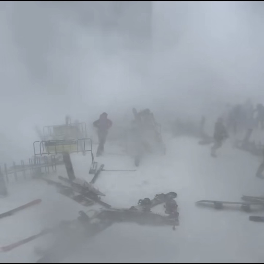 女二世古「橫風橫雪」 。 Threads @ryo.sei.ho