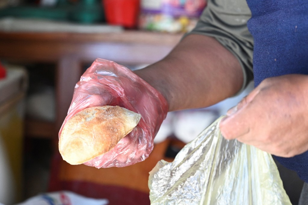 哈特形容墨西哥麵包醜陋。美聯社