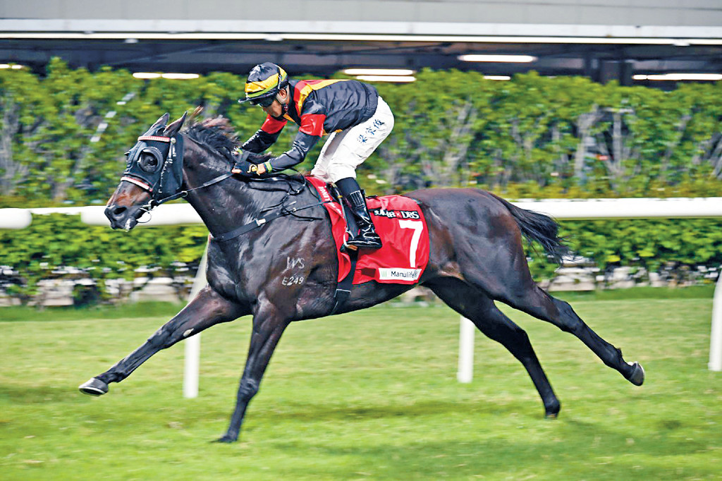 ■「觔斗雲」昨晚捧走香港鄉村俱樂部挑戰盃。