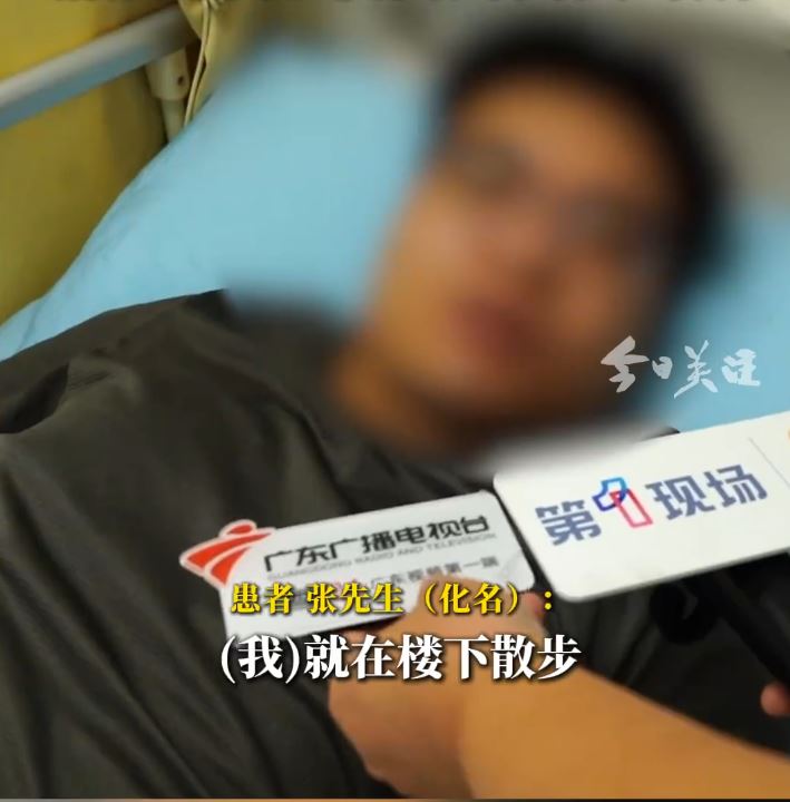 深圳民众张先生日前在屋苑散步时被蛇咬伤。今日关注