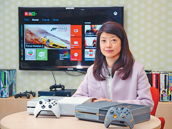 ■微軟香港有限公司Xbox品牌總監周瑞娜說，今年內勢將Xbox One從遊戲機盒「升呢」為多元化的娛樂機盒。