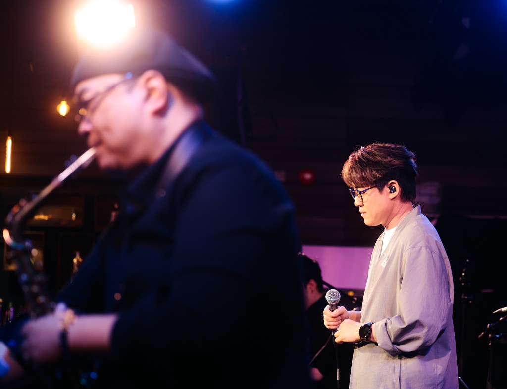 啟豪最愛黎彼得作品包括自己超級偶像梅艷芳之《將冰山劈開》、《夢裏共醉》、《心肝寶貝》等作品。 啟豪最愛黎彼得作品包括自己超級偶像梅艷芳之《將冰山劈開》、《夢裏共醉》、《心肝寶貝》等作品。