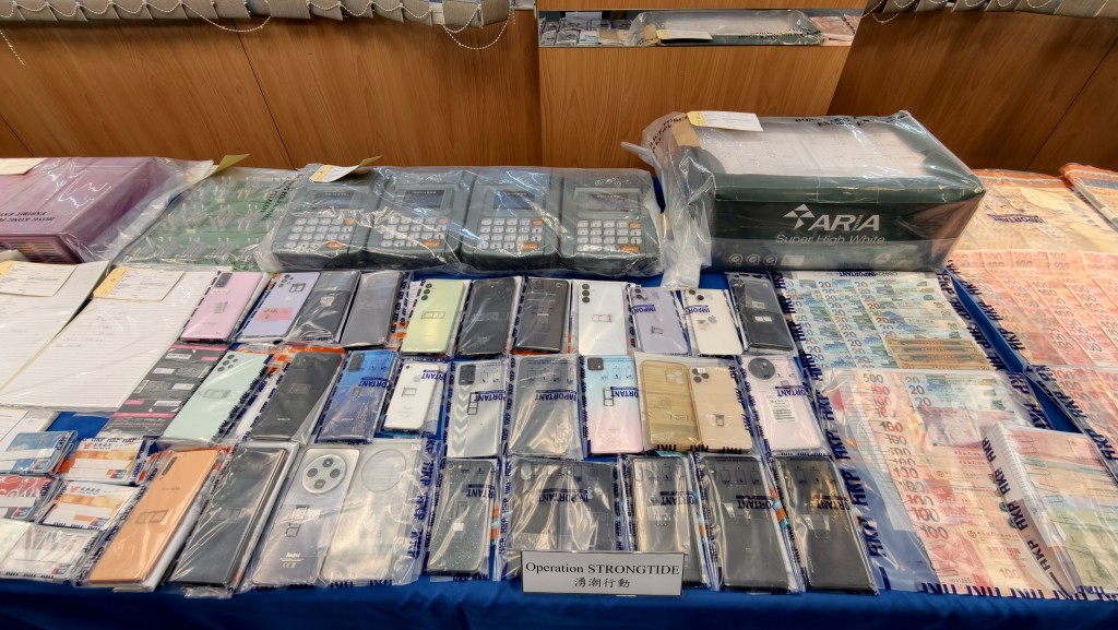 警方展示證物。黃文威攝