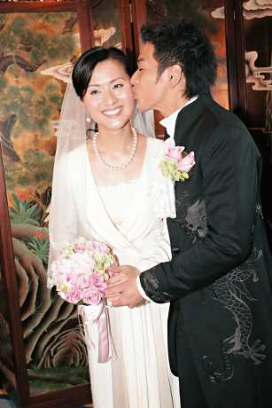 吴家乐与周蕙蕙结婚多年一直好恩爱。
