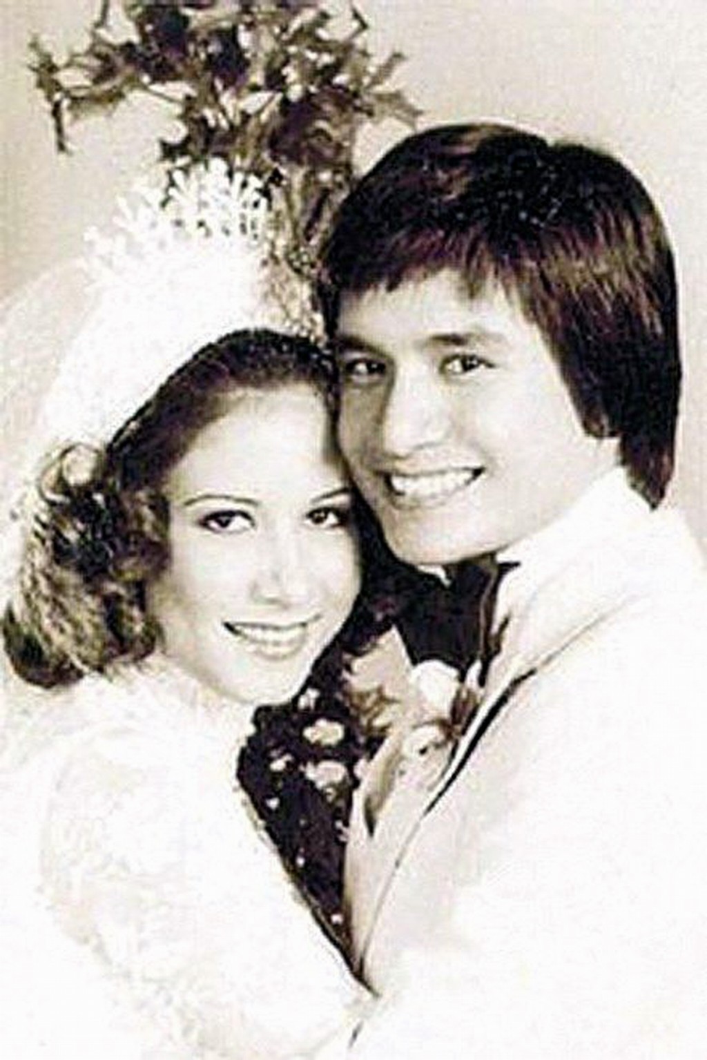 傅聲於1977年與歌手甄妮結婚，傅聲離世時，甄妮傷心欲絕，更一度暫停金音符唱片營運。