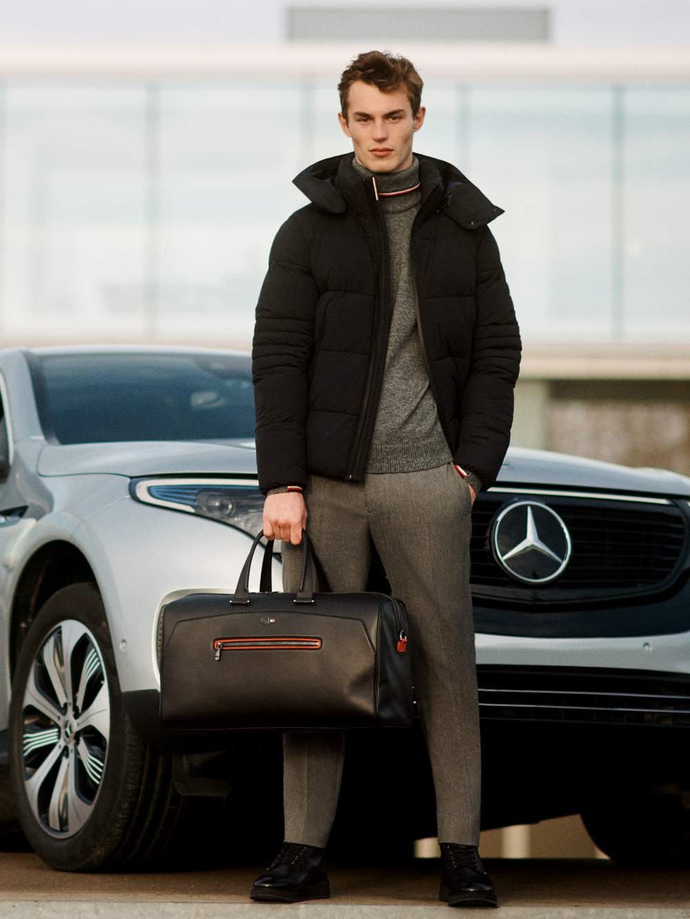 Tommy x Mercedes-Benz男装别注系列标榜以可持续棉布制作,当中包括图中的Sorona® 填充外套/$4,290/Tommy Hilfiger。