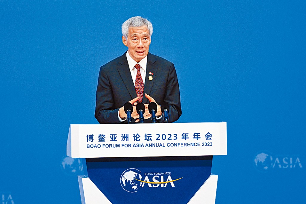 李顯龍以國務資政身份訪華。