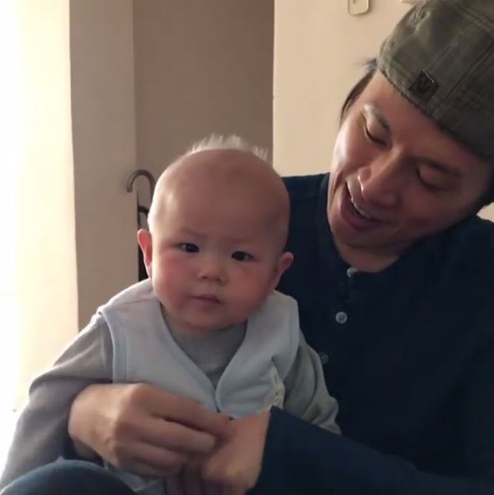 呆呆的Jazz就沒甚麼反應。