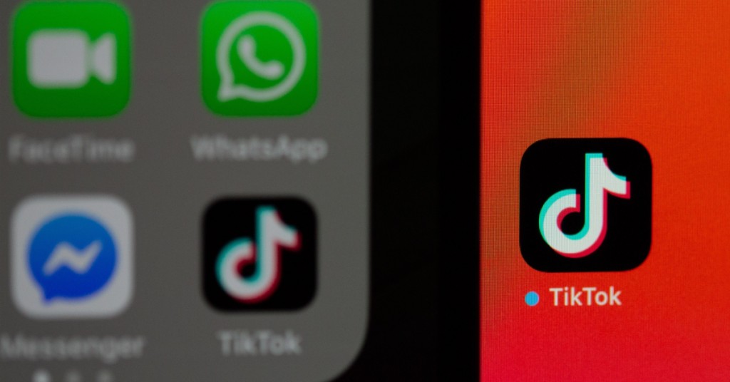 「抖音」及海外版 TikTok 在8 月全球非遊戲類應用程式中，合計營收高踞榜首。Solen Feyissa/Unsplash圖片
