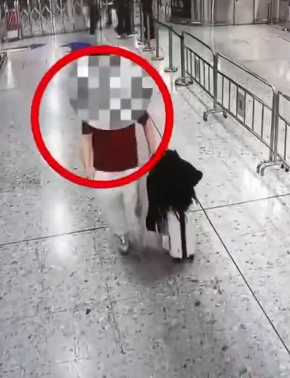 北上男子将冰毒溶液放入化妆品、精油瓶内，遭西九龙站海关揭发。海关发布