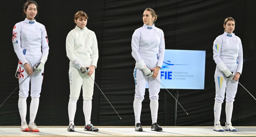 女重4強選手, 包括江旻憓(左一). 相片:香港劍總提供