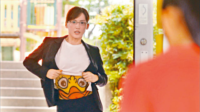 绫濑遥在新剧中为口氹继女，在肚皮画上鸭仔跳舞！