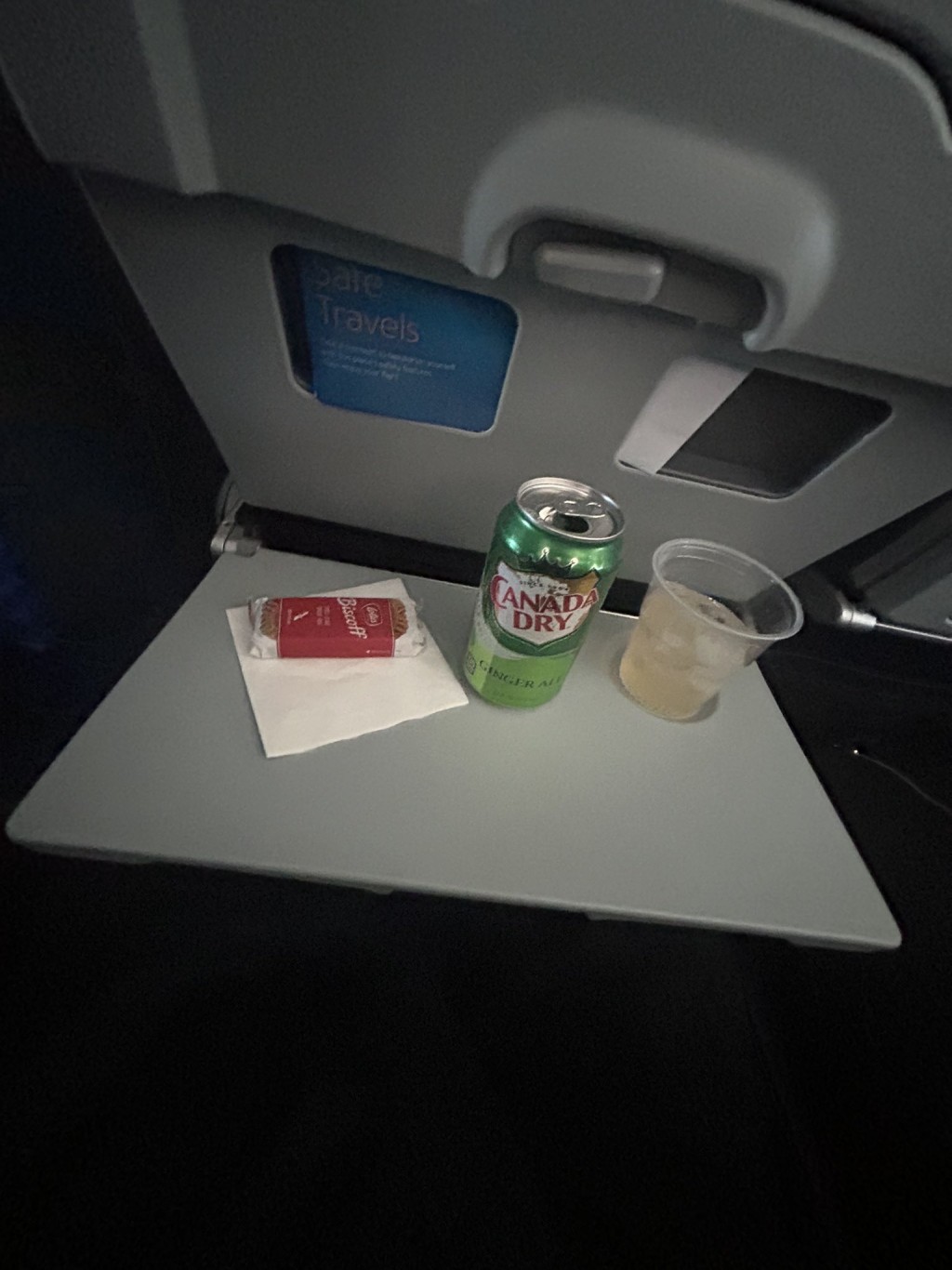 许多网民也表示在航机上饮姜汁汽水风味更佳。