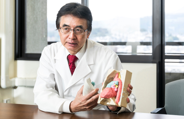 京都大学医学部附属医院教授伊达洋至宣布手术成功。网上图片
