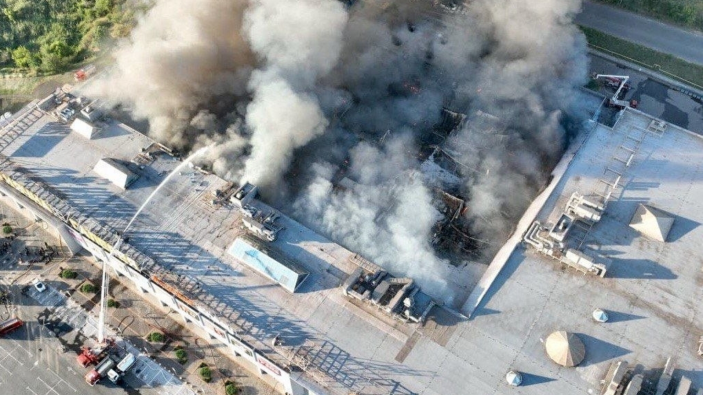 乌克兰商场遭俄罗斯无人机袭击 至少15死130伤。路透社