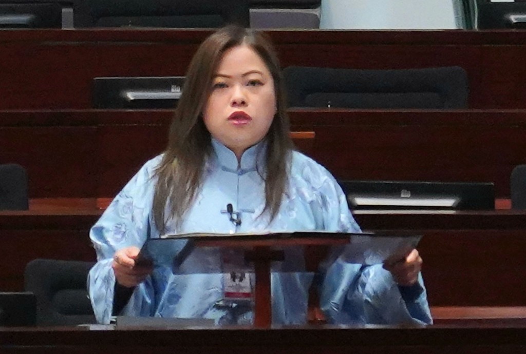 文體旅局局長羅淑佩今年7月接受《星島》訪問時表示,申辦奧運屬國家行為,辦賽亦「可勝不可敗」,並非「輕輕講吓」。資料圖片 文體旅局局長羅淑佩今年7月接受《星島》訪問時表示,申辦奧運屬國家行為,辦賽亦「可勝不可敗」,並非「輕輕講吓」。資料圖片