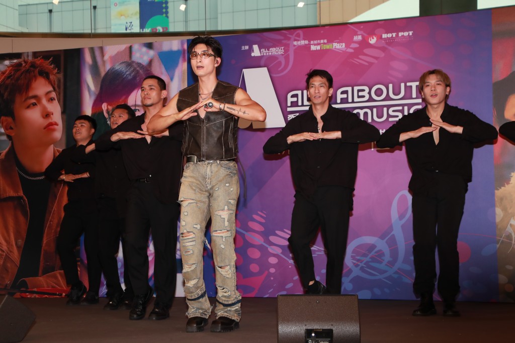 Aska首次在現場與六位舞蹈員一起演繹全新快歌《Dirty Rhythm》。