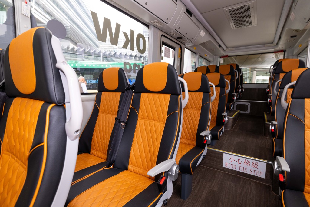 團隊與廠方多番拉鋸,單是車門闊度、座椅高度、冷氣出風位置等細節,就經過無數次測試。 團隊與廠方多番拉鋸,單是車門闊度、座椅高度、冷氣出風位置等細節,就經過無數次測試。