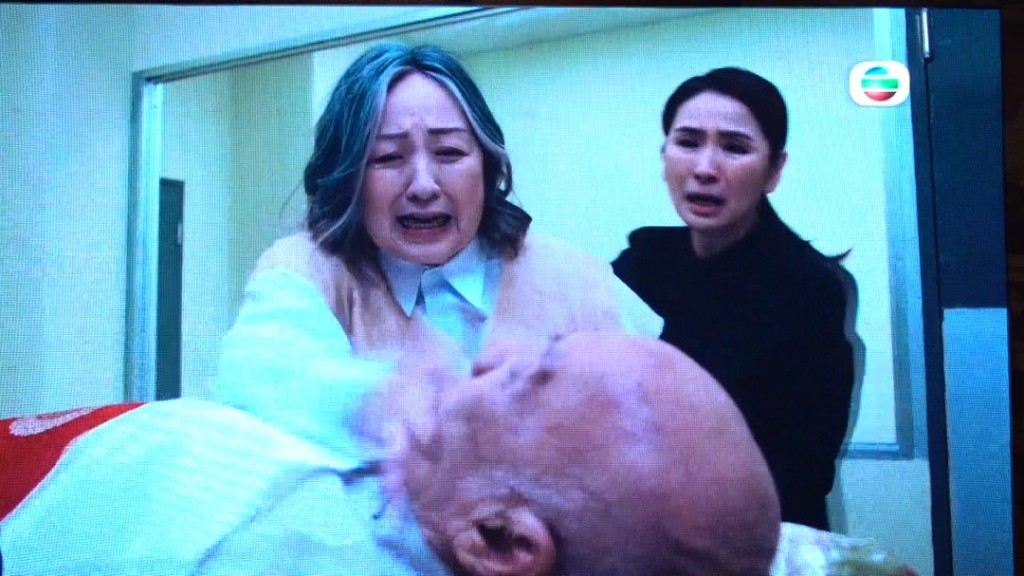 李家鼎叫她不留力地打。