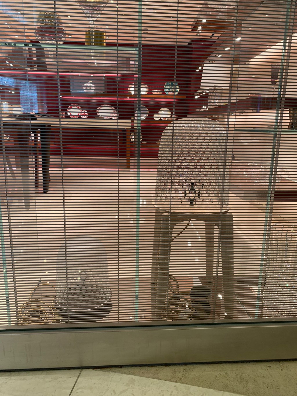 名牌水晶燈普通版都要2萬蚊。