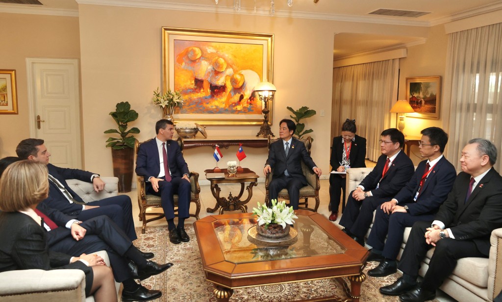 巴拉圭当选总统培尼亚和赖清德在巴拉圭亚松森总统官邸举行会议。路透社