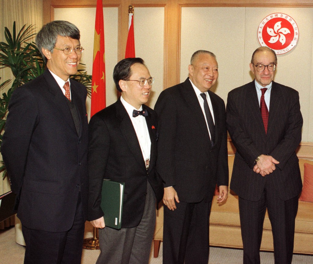 格林斯潘曾於1999年來港，與時任特首董建華、財政司司長曾蔭權及金管局總裁任志剛會面。