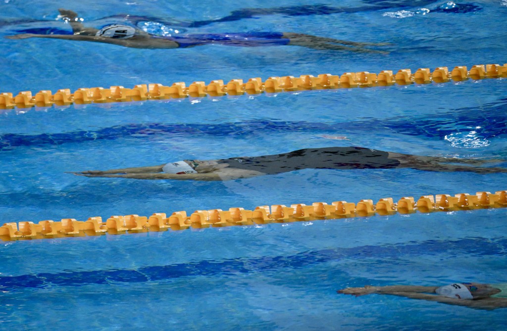 歐鎧淳出戰100米背泳，以賽季最佳的1分00秒88奪冠。 蘇正謙攝