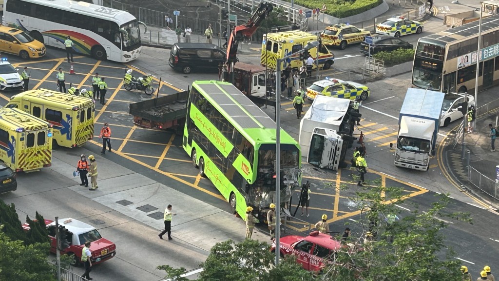 疲勞駕駛只是交通意外的其中一個成因,司機注意力不集中及路面警示不足亦可導致交通意外。資料圖片 疲勞駕駛只是交通意外的其中一個成因,司機注意力不集中及路面警示不足亦可導致交通意外。資料圖片