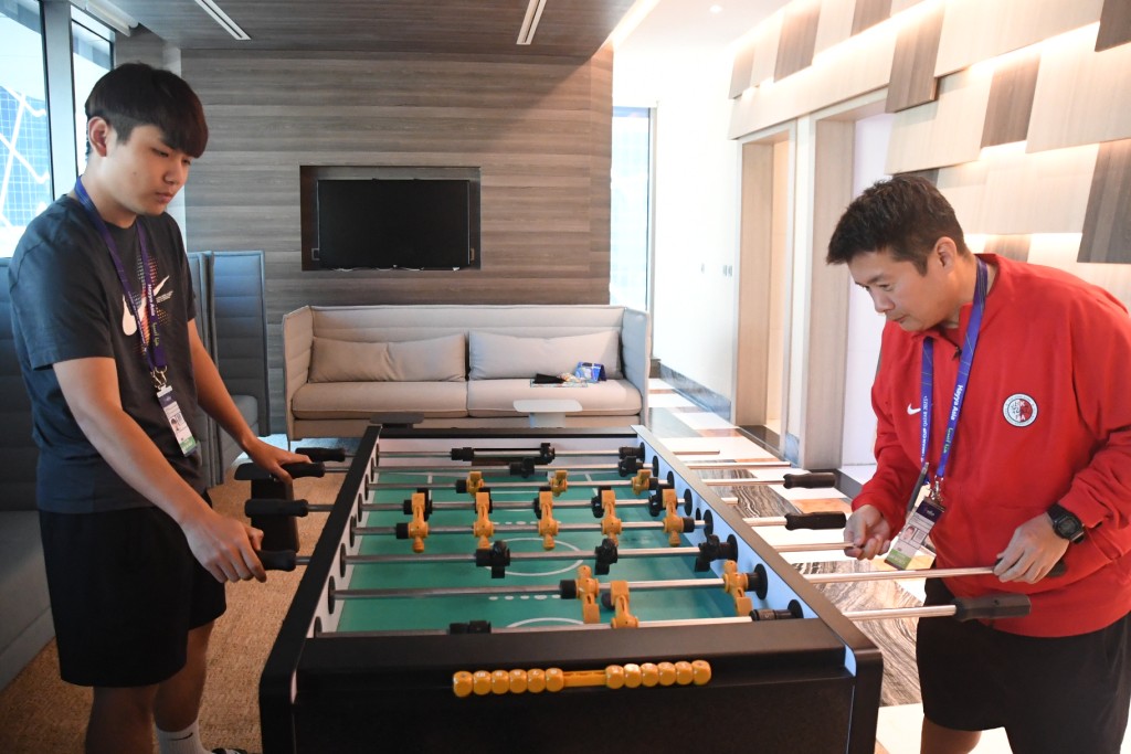 陳正德為港隊揀選的酒店，有不同玩樂遊戲讓球員放鬆。吳家祺攝