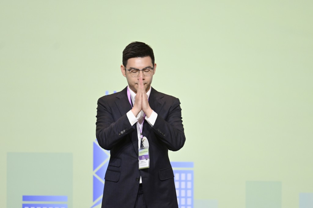 新界北選區當選人、新社聯譚鎮國。 新界北選區當選人、新社聯譚鎮國。