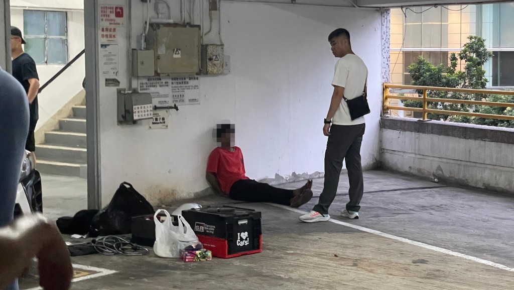 兩名南亞漢被捕。讀者提供 兩名南亞漢被捕。讀者提供