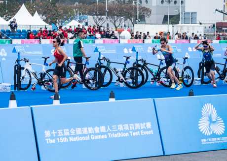 全運會將於年底在廣東、香港和澳門三地舉行。 全運會將於年底在廣東、香港和澳門三地舉行。