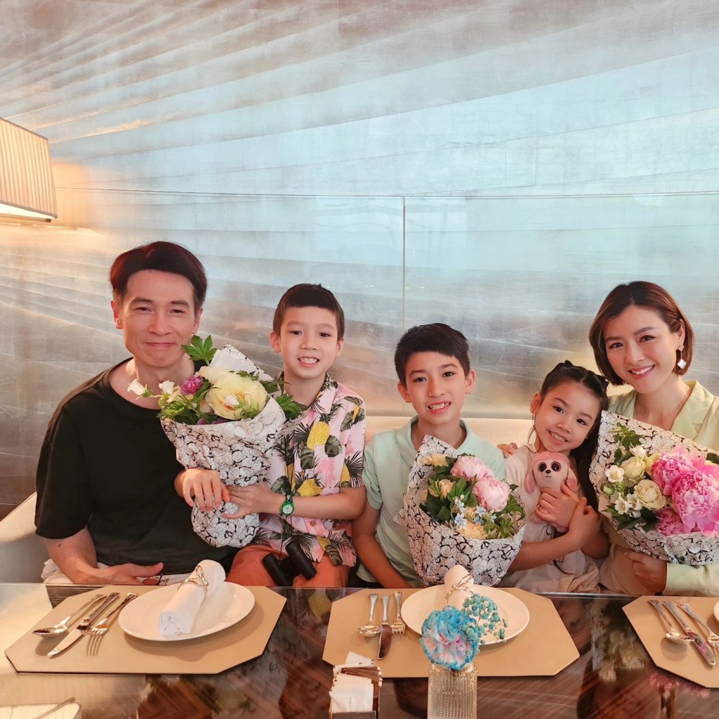 陈豪一有时间便陪家人，上月都有抽空为陈茵媺庆祝母亲节。