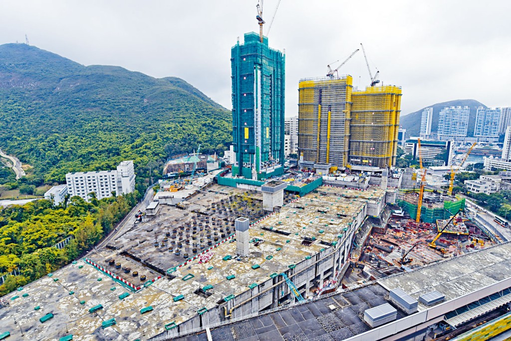 港鐵黃竹坑站6期昨截標，獲六財團爭奪。